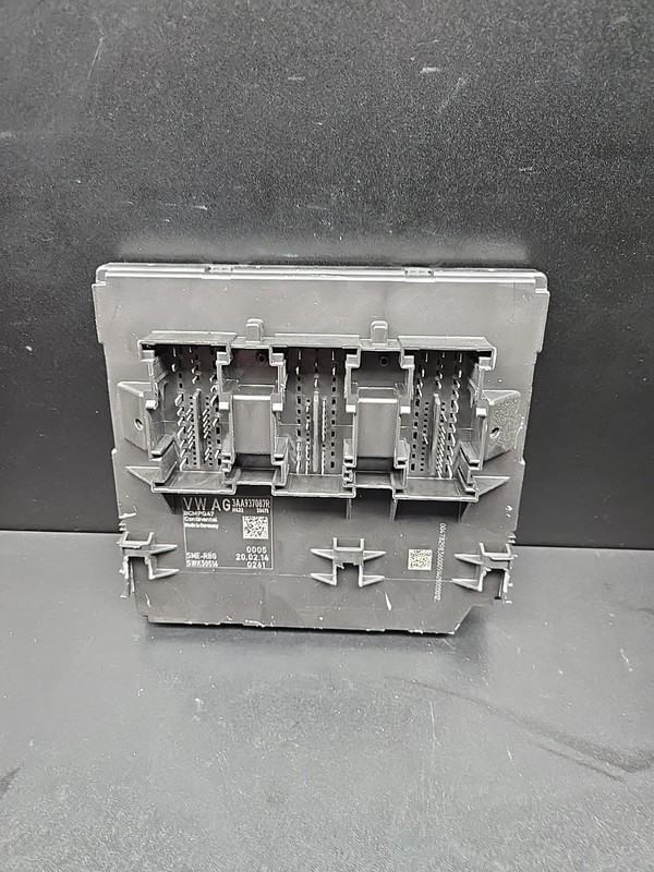 2013-2017 Volkswagen CC Used BCM Body Control Module Part Number: 3AA 937 087 R
