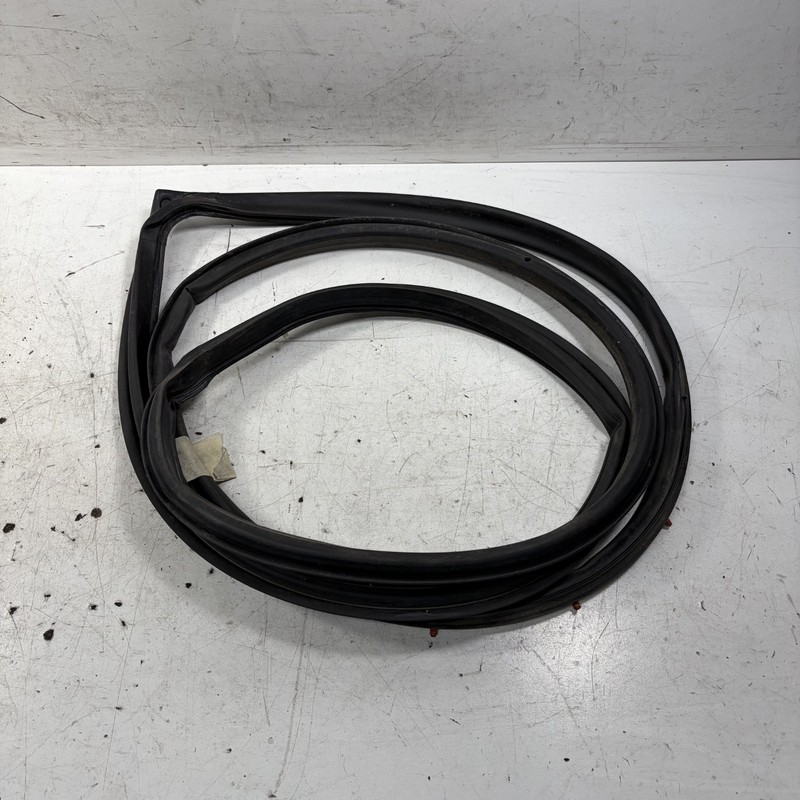 96-04 Acura RL Left Rear Door Weatherstrip Seal On Door 72850-SZ3-003 OEM