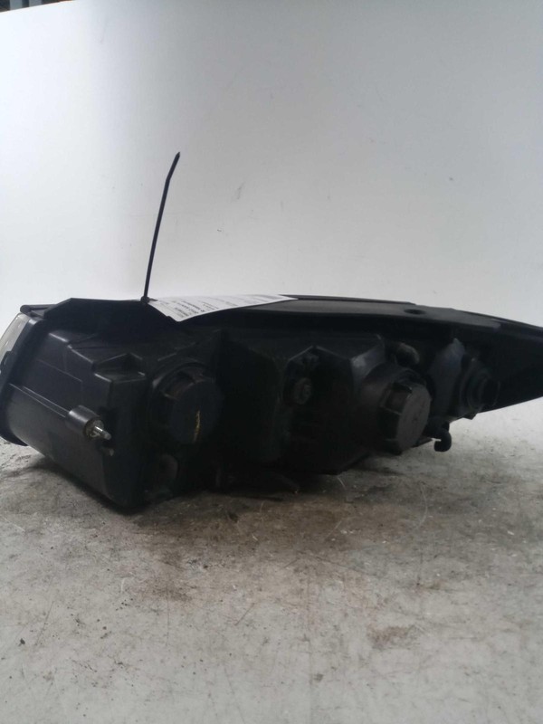 2012 Hyundai Santa Fe Right Headlight Assembly Grey OEM 600875 Used 150K Mi