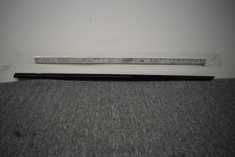 LAND ROVER RANGE ROVER VOGUE LEFT FRONT WINDOW TRIM FACTORY OEM
