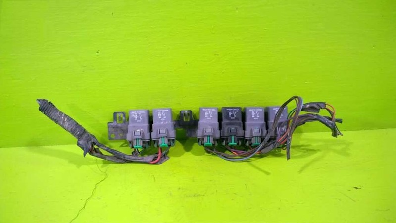 97 BUICK LESABRE 3.8 AT FWD FUSE RELAY BOX UNDER HOOD OEM 2257-14