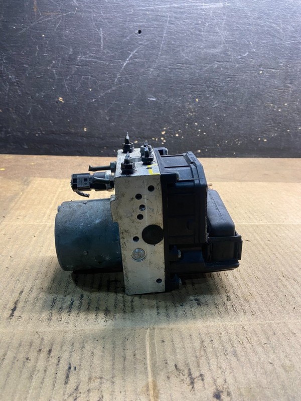 2001 2002 2003 BMW 325i 330i ABS Anti Lock Brake Pump 3451 6762113 Y7212 DG
