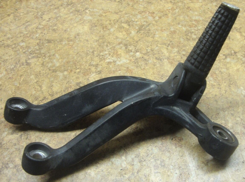 2003 Suzuki GSX-R600 GSXR6 GSXR600 Right Rear Foot Peg Rest Pedal Back Passenger