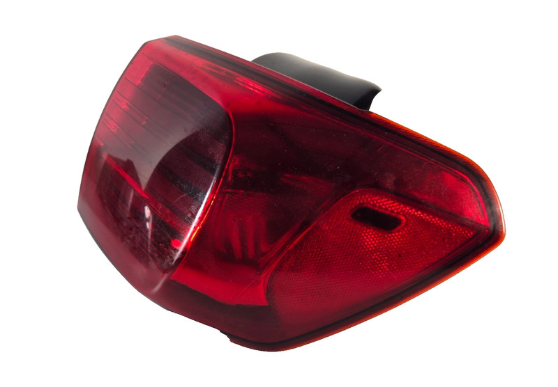 2015 2018 Kia Sedona Right Passenger Rear Quarter Tail Light Lamp OEM 92402A9020