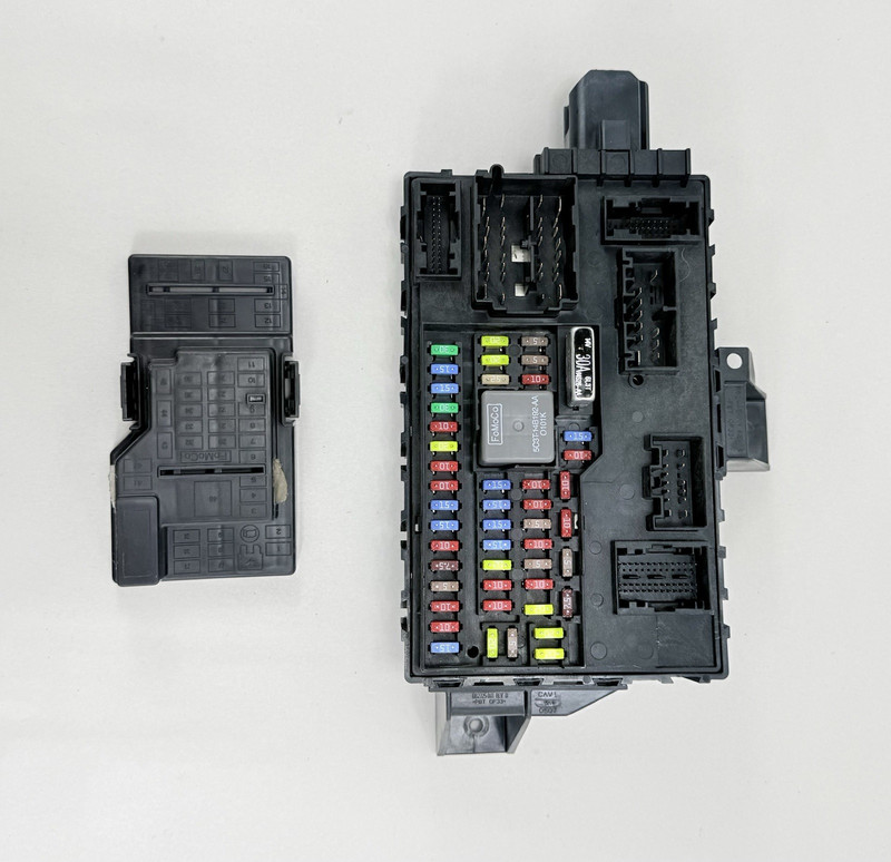 2011 11 Ford Expedition Interior Fuse Relay Box Junction Block BL1T-15604-AA OEM
