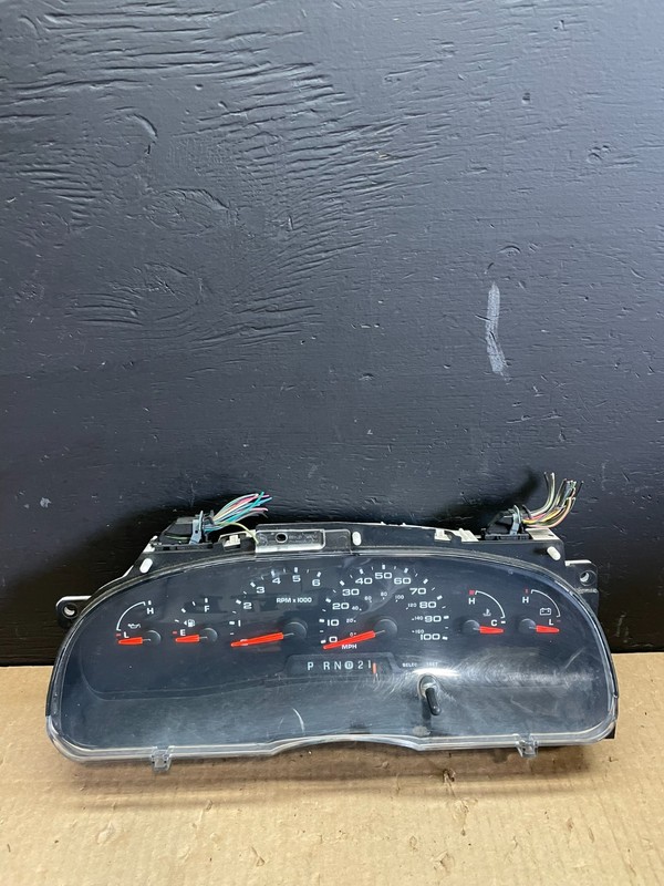 2006 Ford E350 Gauge Speedometer Cluster OEM ab7531 DG