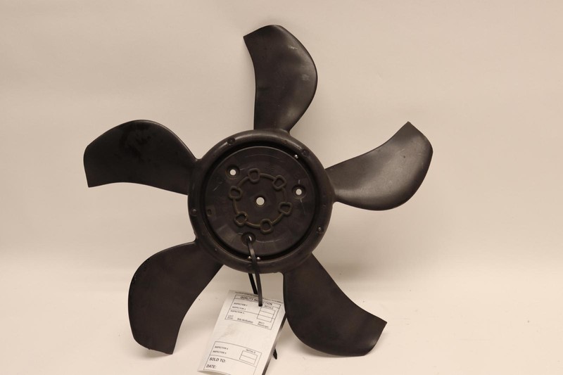 2015-2016 CADILLAC ESCALADE RIGHT SIDE ENGINE RADIATOR COOLING FAN BLADE OEM