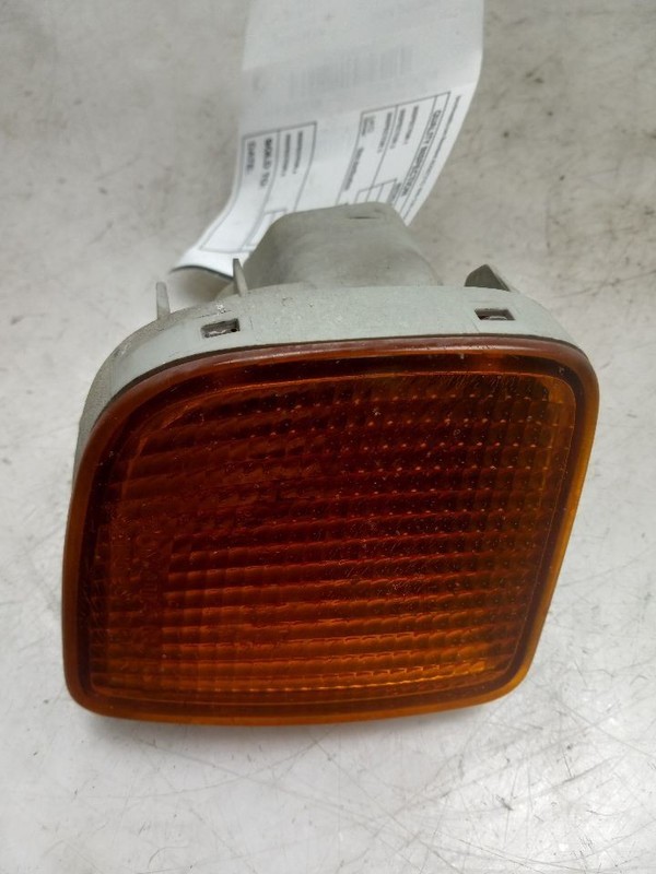 97 98 99 00 TOYOTA TACOMA PRERUNNER PASSENGER RIGHT PARK LAMP TURN SIGNAL