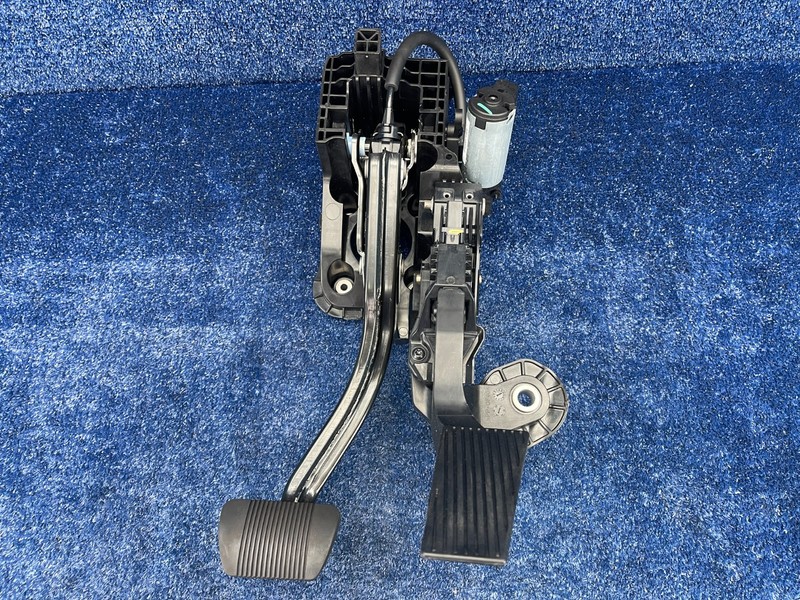 2025-2026 RAM 1500 Brake Gas Accelerator Pedal Assembly Adjustable 3.0L Hurrican
