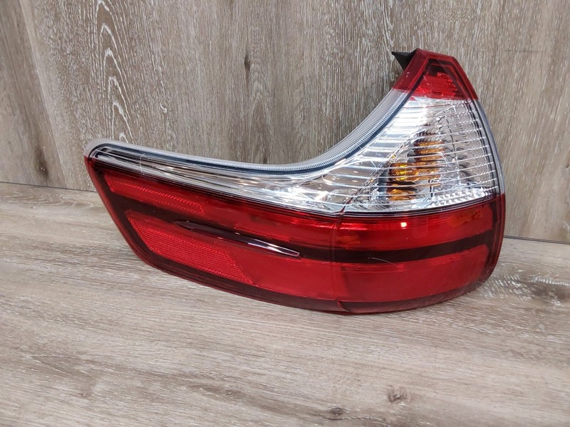 2015-2020 TOYOTA SIENNA LH TAIL LIGHT ASSY OEM