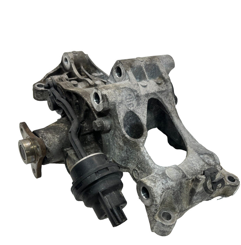 2017 - 2020 BMW 430Xi 2.0L ENGINE WATER COOLANT PUMP & BRACKET MOUNT SUPPORT OEM