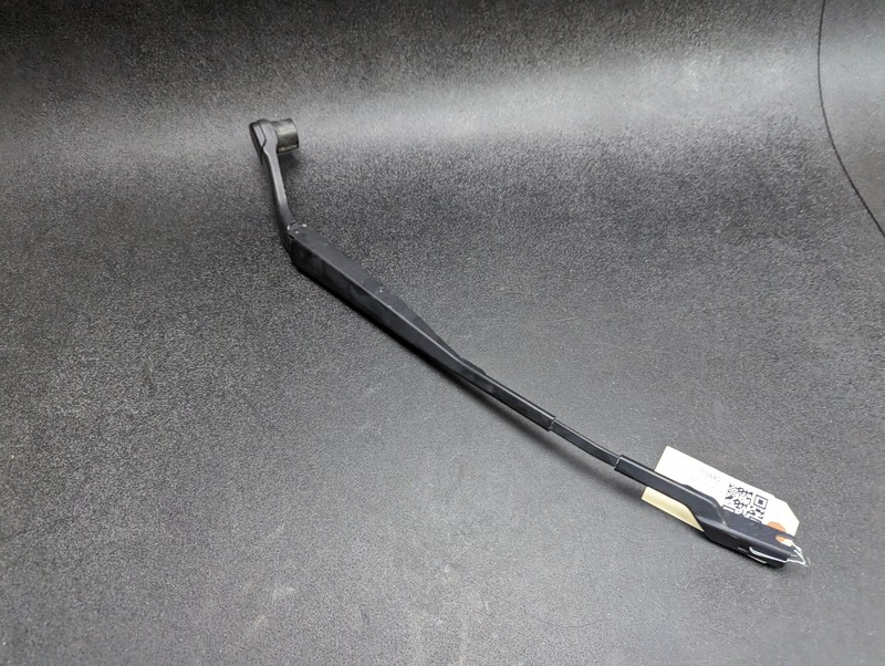 Front Left Windshield Wiper Arm 2019 Mazda CX-5 KN0W-67-321 2017 2018 2020 2021