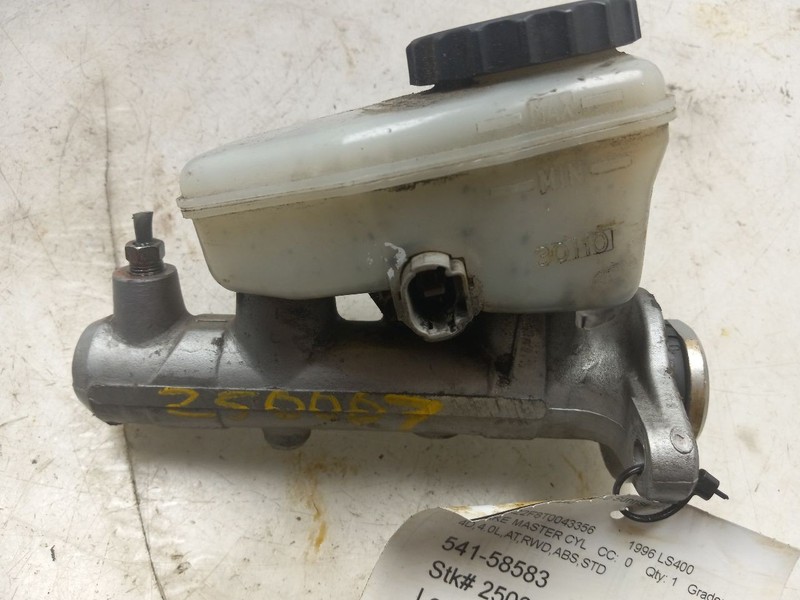 95 96 97 LEXUS LS400 4.0L BRAKE MASTER CYLINDER