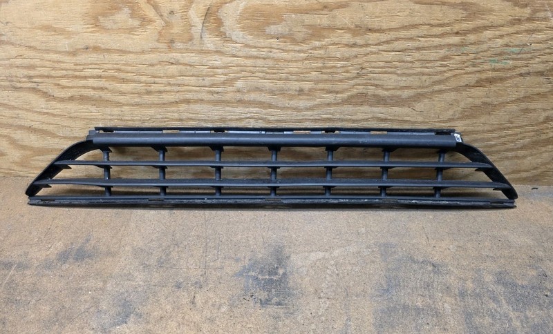 2014 2015 2016 2017 VOLVO XC60 Front Bumper Lower Grille 31323774 OEM