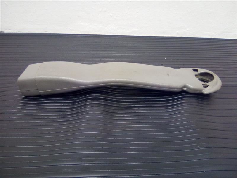 01-02 Chevrolet Tahoe Front Right Passenger Buckle Grey OEM 88940112
