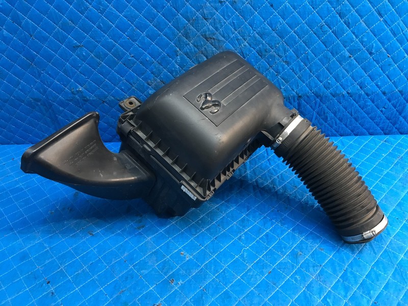 2002-18 Dodge RAM 1500 Engine Air Intake Cleaner Filter Box OEM