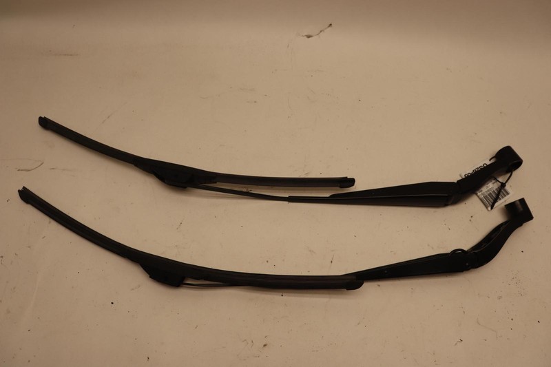 2020-2024 CHEVY SILVERADO 2500HD LEFT & RIGHT WINDSHIELD WIPER ARM PAIR OEM