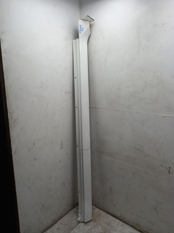 23 24 TOYOTA SEQUOIA TRD PRO PASSENGER RIGHT ROCKER PANEL MOULDING WHT-040