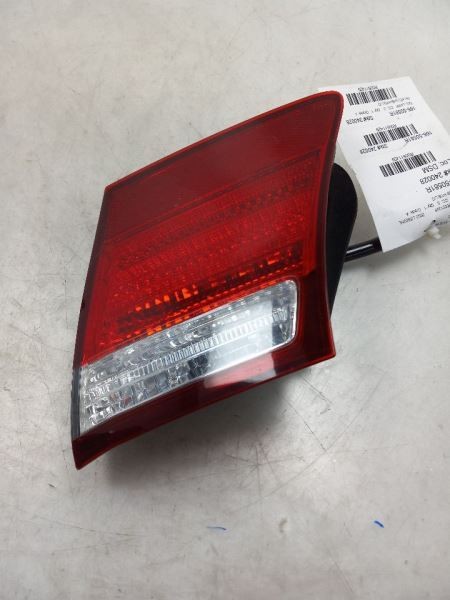 08-09 LEXUS LS600HL LWB HYB PASSENGER SIDE REAR DECKLID MOUNTED TAIL LIGHT