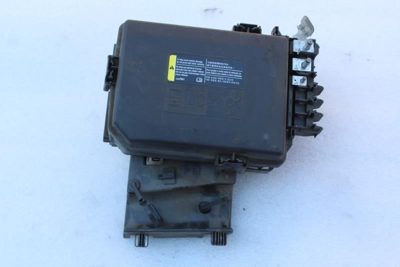 2016 CHEVROLET VOLT MOTOR ENGINE FUSE RELAY BOX 23301690