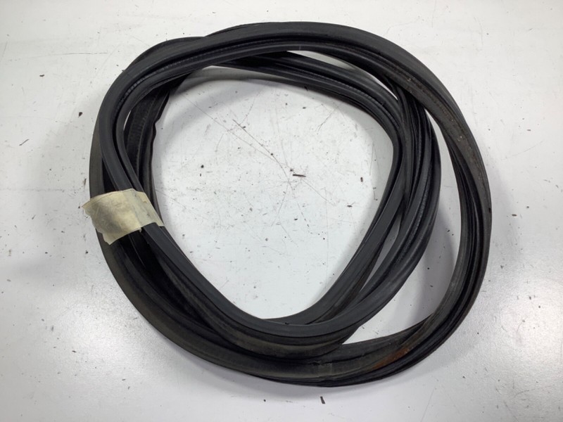 94-97 Honda Accord Trunk Lid Weatherstrip Seal 74865-SV4-000 OEM