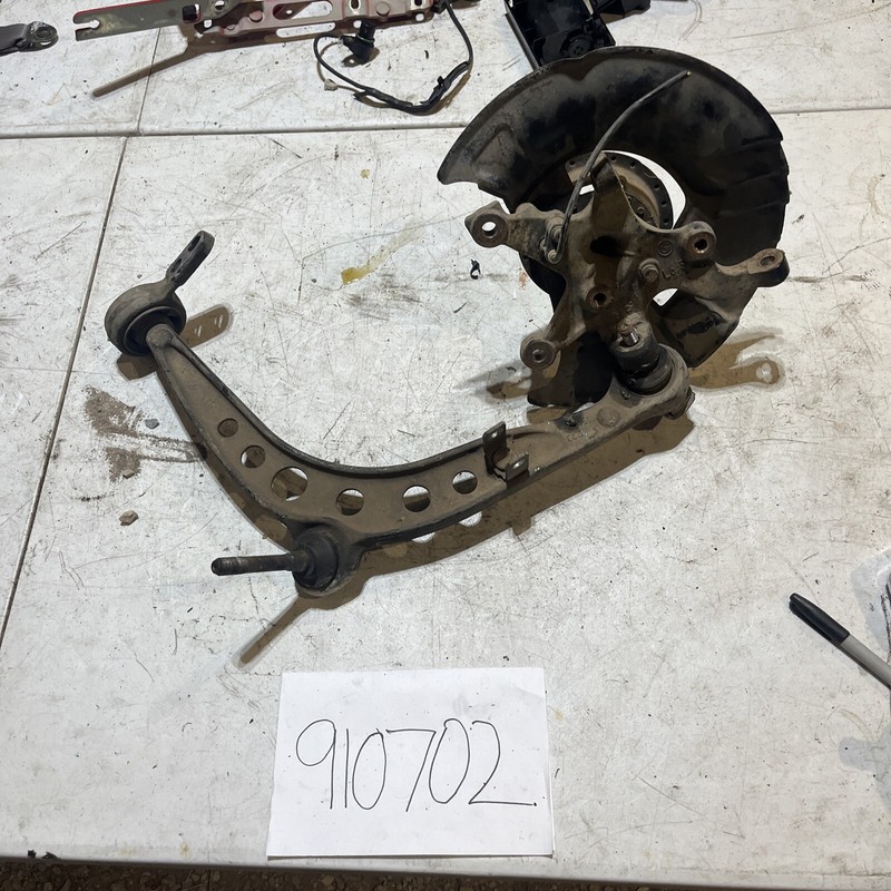 92-99 BMW 318i 142824 Driver Left Lower Control Arm Spindle Front