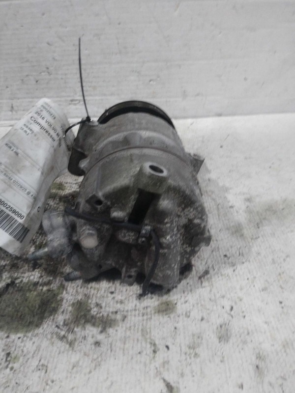 2016 Volvo 80 Series A/C Compressor OEM 313691362 134K Miles White