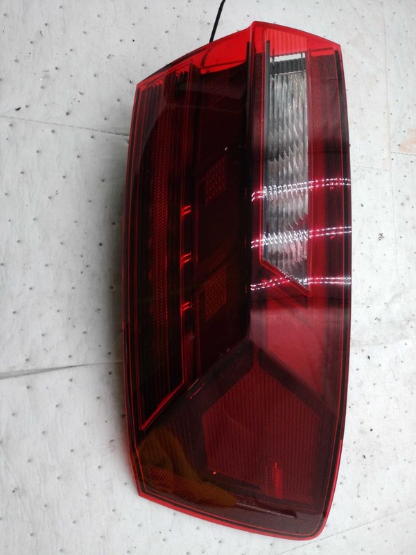 2022 Volkswagen Jetta Right Tail Light Assembly Black OEM Used 731155