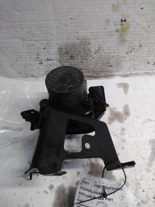 2015 Toyota Highlander ABS Pump & Motor Assembly OEM 440500E180 132K Miles
