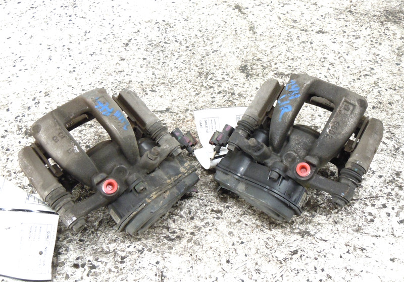 2018-2024 GMC Terrain Rear Brake Caliper Pair Driver Left Passenger Right OEM