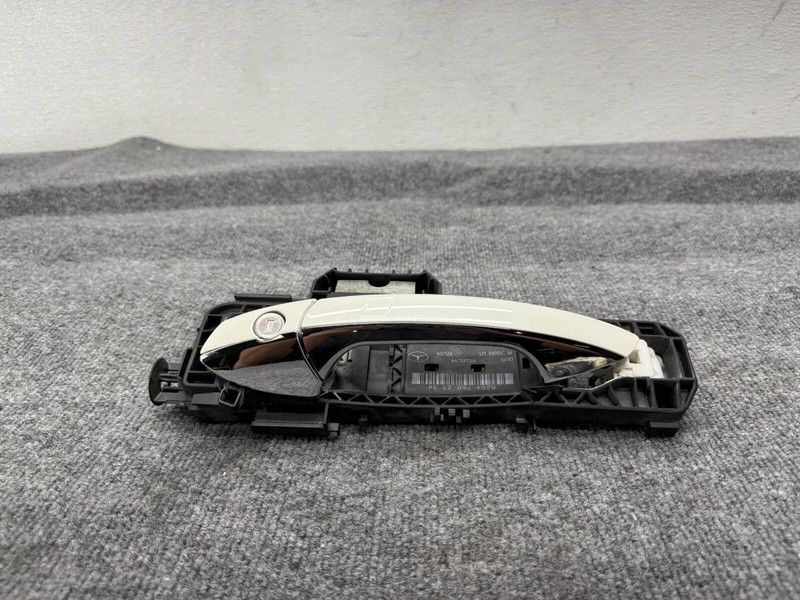 MERCEDES W212 W218 CLS63 E63 2010-2016 OEM FRONT LEFT DRIVER DOOR HANDLE KEYLESS