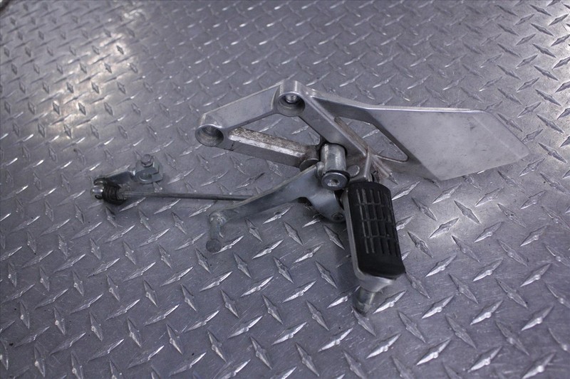 1998 HONDA CBR 600 SE FRONT LEFT FOOT PEG W/MOUNT BRACKET PEDAL OEM CBR600 98