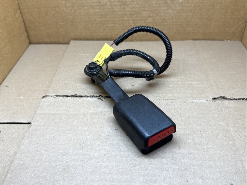 2014-2018 Kia Forte Front Right Passenger Side Seat Belt Seatbelt Buckle