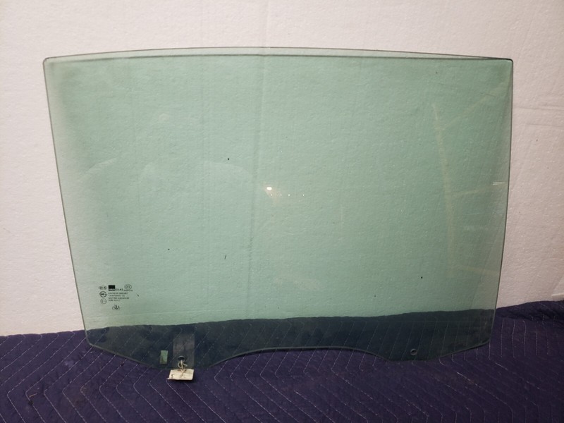 04 KIA AMANTI 3.5L AT RIGHT REAR WINDOW DOOR GLASS OEM
