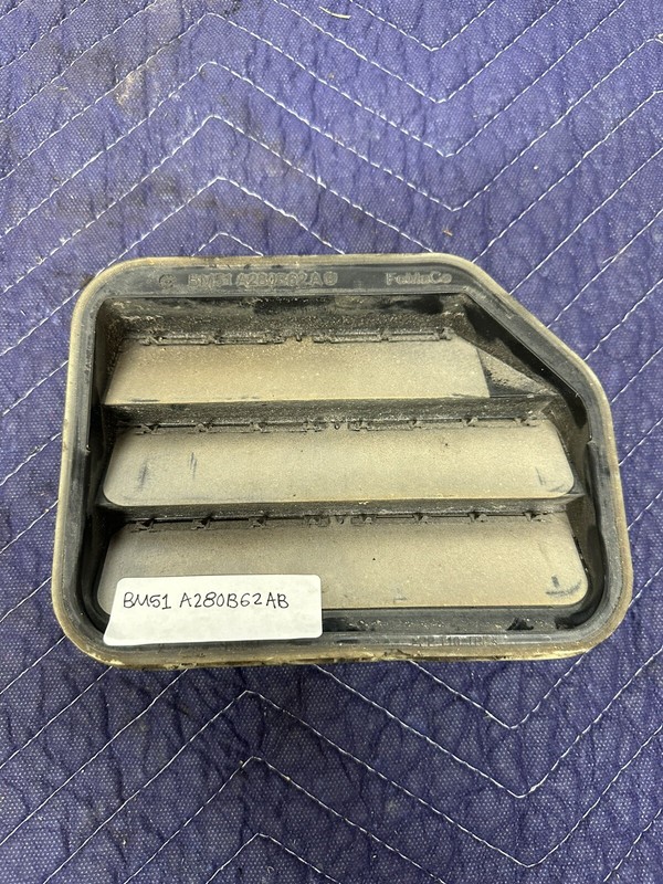 2012-2018 FORD FOCUS SEDAN REAR RIGHT QUARTER VENT OEM BM51-A280B62-AB