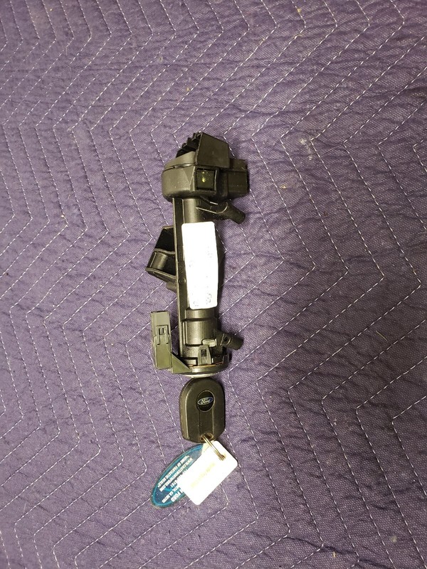 2012FORD FOCUS IGNITION LOCK W/ KEYOEM