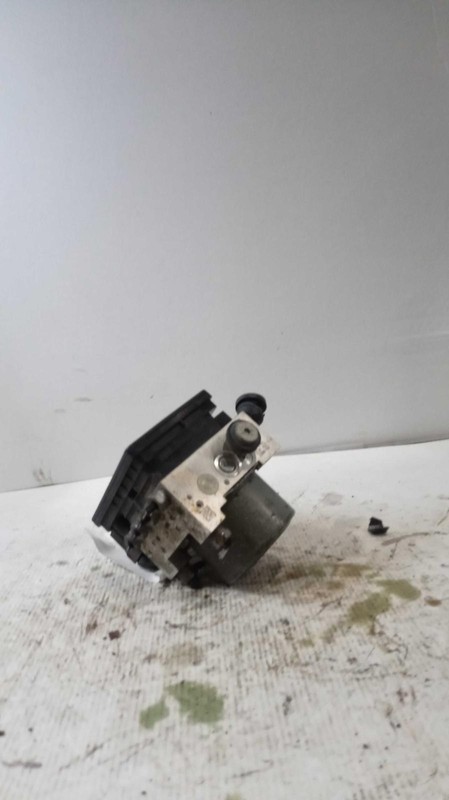 2017 Cadillac ATS ABS Pump & Motor Assembly OEM 23421579 Silver 116K Miles