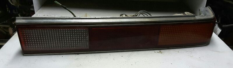 88 89 90 91 SEVILLE R. TAIL LIGHT STS 61694
