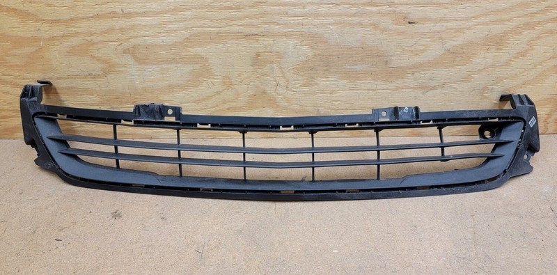 2014 - 2016 Chevrolet Malibu Front Bumper Lower Grille OEM*