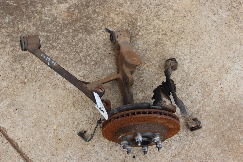 2000-2006 CHEVY TAHOE RWD FRONT LEFT SPINDLE KNUCKLE HUB W/ CONTROL ARMS OEM