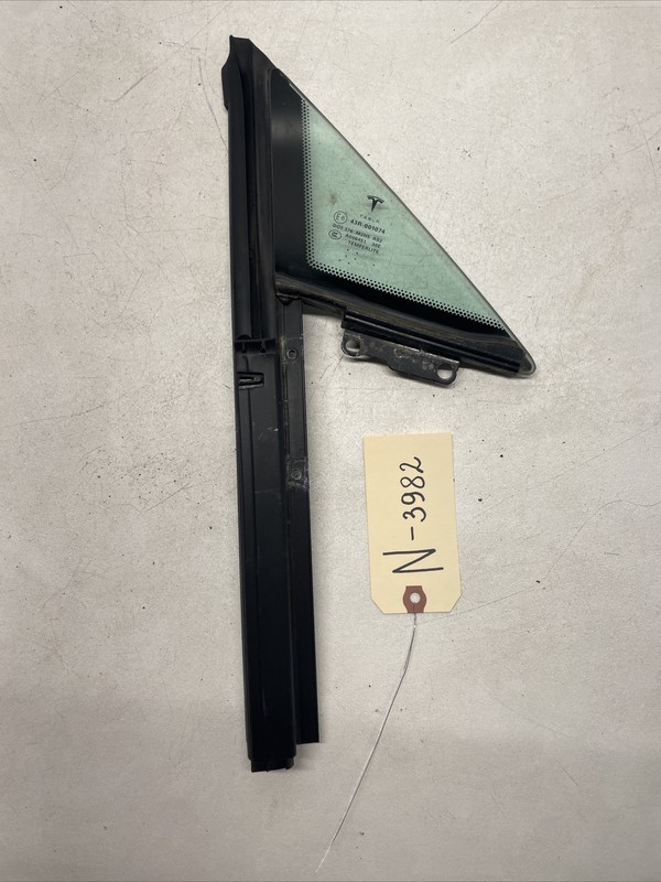 12-20 Tesla MS Front Right Door Window Corner Quarter Glass w/ Seal 3982 B65