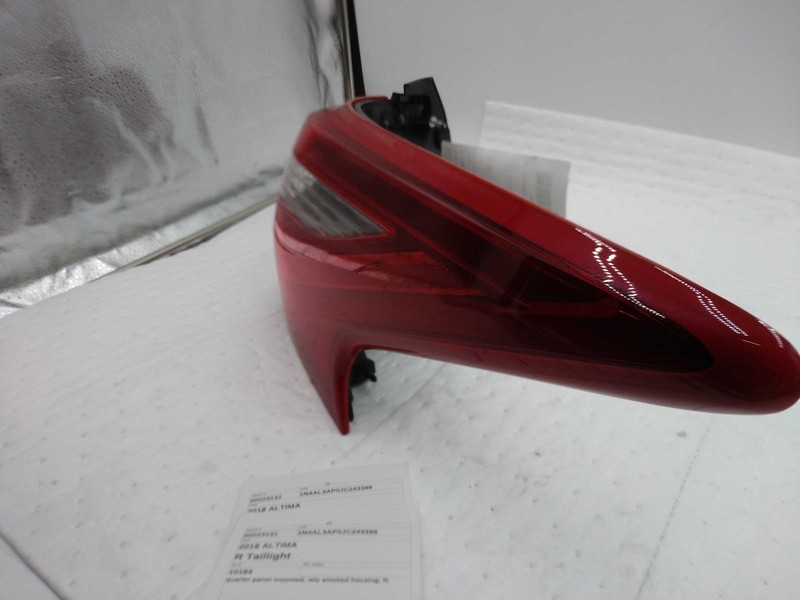 2018 Nissan Altima Right Tail Light Assembly White Used SCUFFS & SCRATCHES