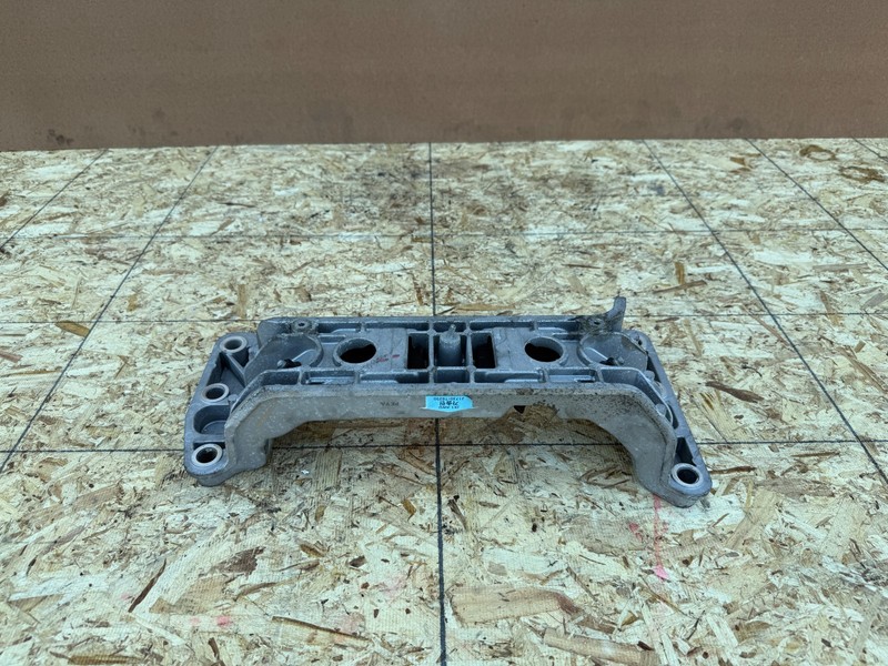 GENESIS GV80 2021-2025 OEM TRANSMISSION CROSSMEMBER REAR MOUNT BRACKET 2.5T