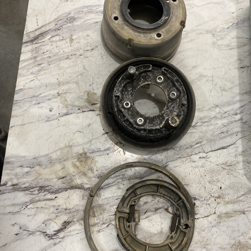 1988 - 2001 SUZUKI LT-F250 QUADRUNNERRear brake drum Pads Etc.