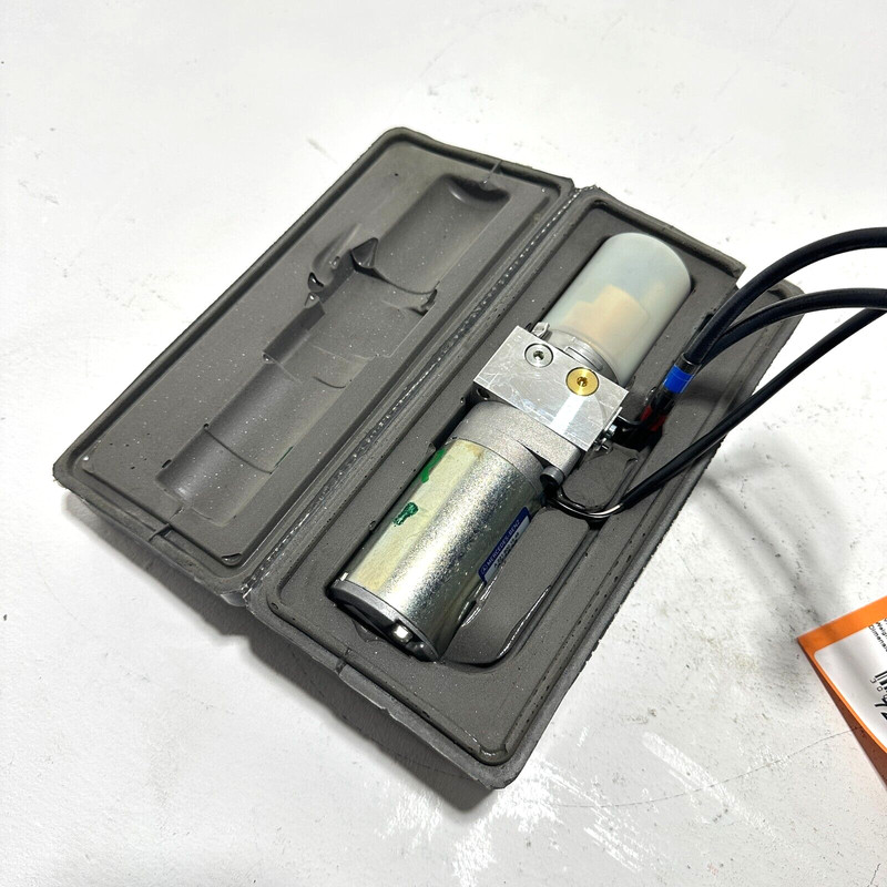 Rear Right Trunk Lid Locking Pump Hydraulic Pump Mercedes S550 2007-2013 OEM