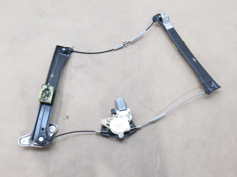 Volkswagen Jetta GLI 2022 Front Left Door Window Regulator Motor 18 - 25 >