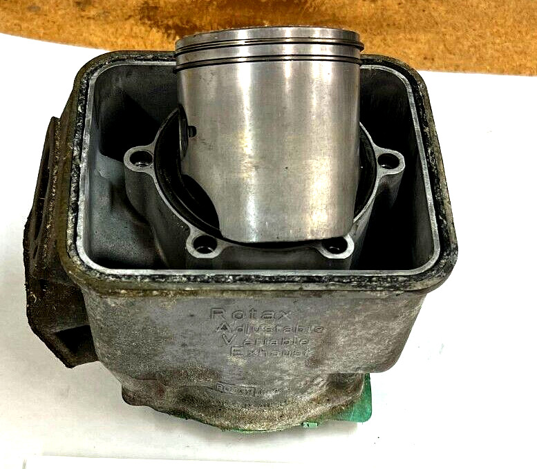 Ski-doo Formula 500 SLS Cylinder and piston 420923148