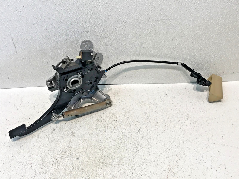 01-06 Lexus XF30 LS430 Emergency Parking Brake Pedal Release Handle Assembly OEM