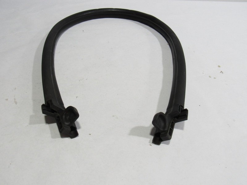 11-12 Fisker Karma 2012 Front Windshield Weatherstrip Seal Rubber ;@2