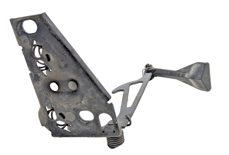 1998-2005 Mercedes-Benz W163 ML320 Front Hood Latch 1638800260 OEM